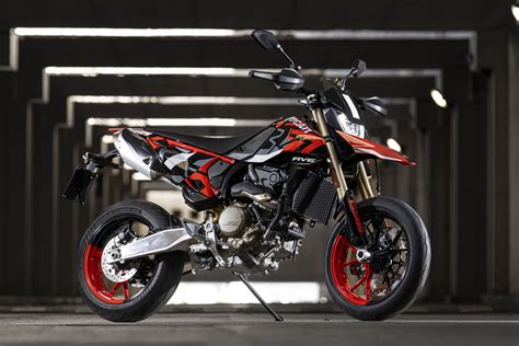 MY24 HYPERMOTARD 698 MONO DYN 39 UC575963 High 1 2 ZA Bikers