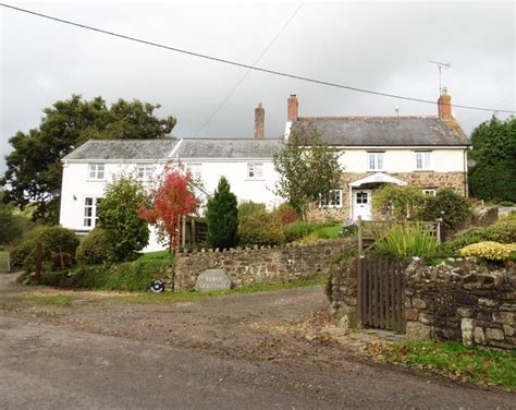 Cottages Clapworthy © Roger Cornfoot Geograph Britain And Ireland