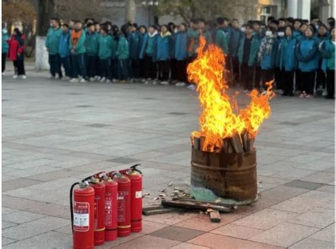 消防演练进校园，共筑安全“防火墙”