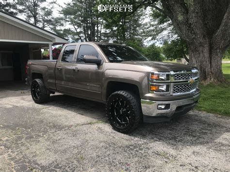 2015 Chevrolet Silverado 1500 with 20x10 -24 Moto Metal Mo962 and 33/12.5R20 Toyo Tires Open ...