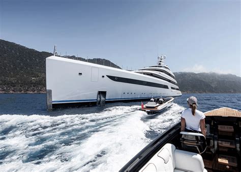 SuperYacht Charter Guide — Feadship Yachts (+ Other Brands)