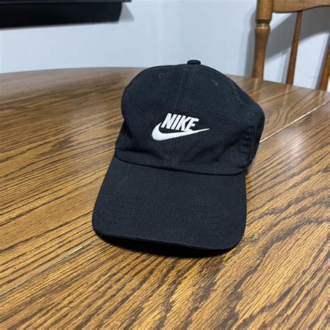 Nike Men's Black and White Hat | Depop