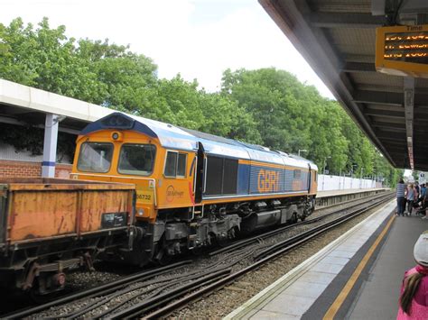 GB Railfreight Class 66 66732 Passes Through Eltham Statio Flickr