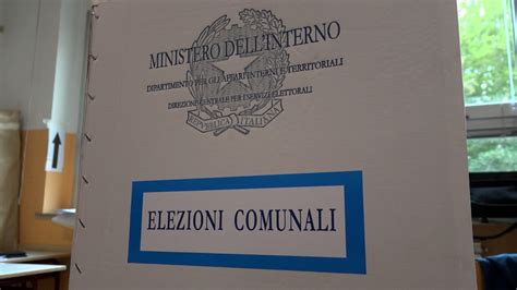 Elezioni Amministrative Affluenza Alle Ore 12 Del 35 57 Nei Comuni