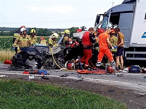 Tragiczny wypadek na Dolnym Śląsku Nie żyje kierowca BMW ZDJĘCIA