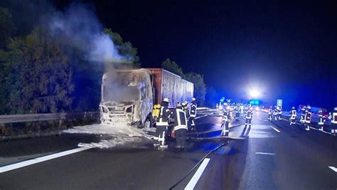 Lkw Brennt A Bleibt Bei Wunstorf Stundenlang Voll Gesperrt Ndr De