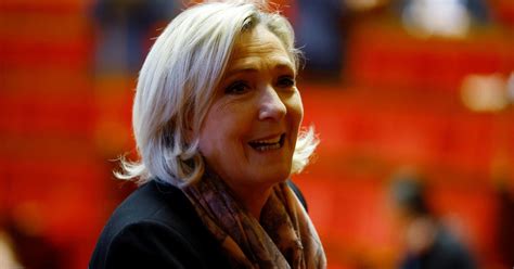 Emmanuel Macron Cest Fini Ou Presque Marine Le Pen Dit Se