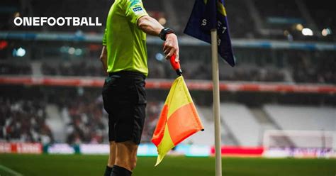 Ligue J Le E Arbitre De La Saison Pour Stade De