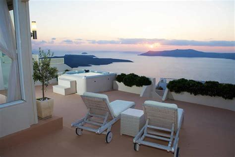 [UPDATED] 30+ Dreamy Airbnb Santorini Vacation Rentals (Nov 2020)