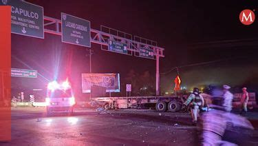 Tráiler choca contra caseta de La Venta en Autopista del Sol FOTOS