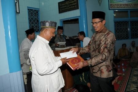 Foto Safari Ramadhan Gubernur Di Mushola Al Falah Indarung Padang