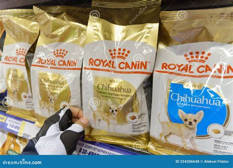 Tyumen Russiaaugust 17 2022 Canina Real Una Marca Famosa De Alimentos