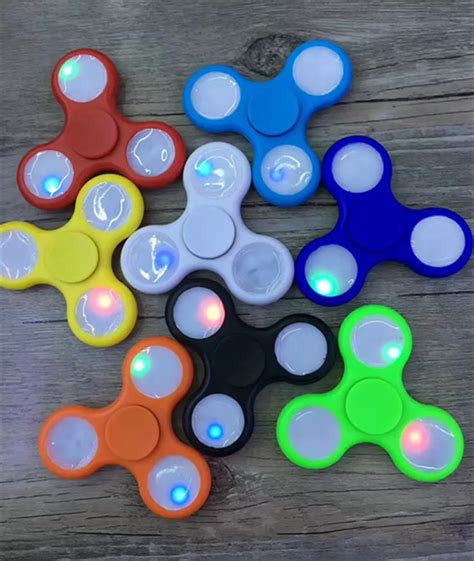 2017 New Led Lights Glow Hand Fidget Spinner Toy Edc Tri Spinner Fidget