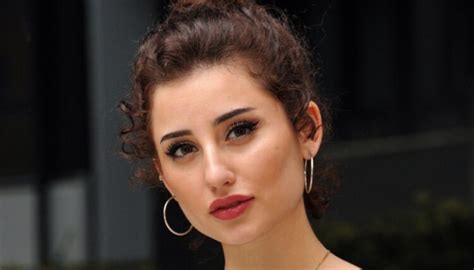 9 Hot Sexy Greta Menchi Bikini Pics