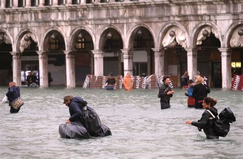 Venice Is Experiencing Its Worst Flooding In 10 Years And The Pictures ...