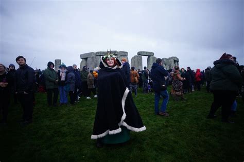 Thousands gather at Stonehenge for winter solstice | The Independent