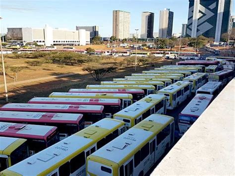 G1 Trabalhadores Fecham Rodoviária Do Df Em Protesto Por Reajuste