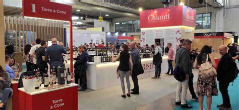 Vinitaly Consorzio Vino Chianti Al Sottosegretario La Pietra Le