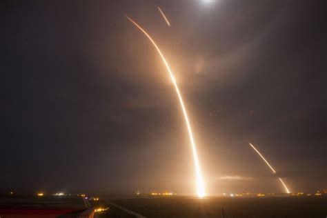 Spacex Atterrissage Vertical Réussi Du Premier étage De La Fusée