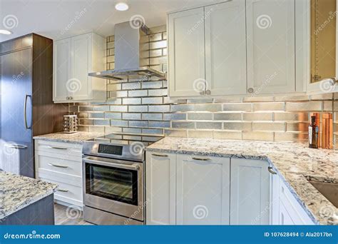 Modern White Kitchen Backsplash