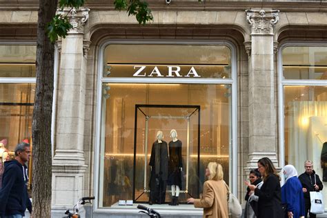 Zara abre su primera cafetería en el mundo moda café y pastas en una