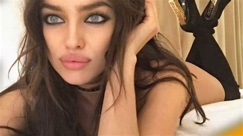 Irina Shayk Postet Nackt Selfie Im Bett Trägt Sie Nur Stiefel Blick