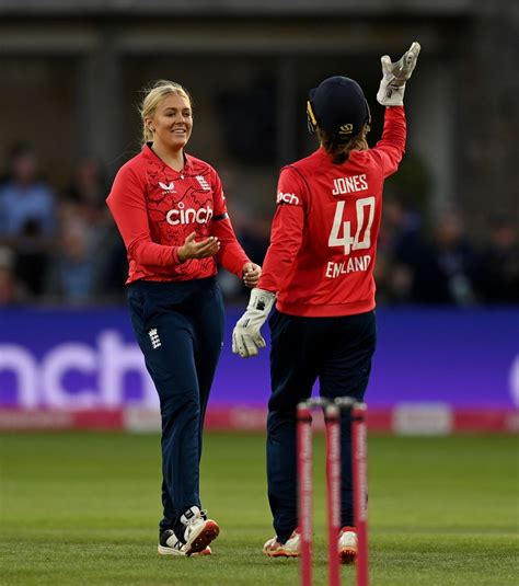 Smriti Mandhana Sweeps One Off Bryony Smith Espncricinfo