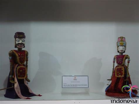 Jakarta Tourism - Photo Gallery museum wayang jakarta 1