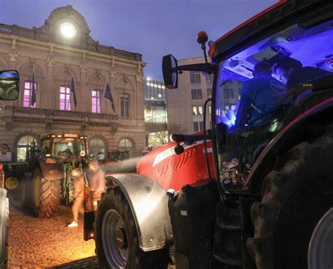 Protest Rolnik W Przed Parlamentem Europejskim W Brukseli Radiomaryja Pl