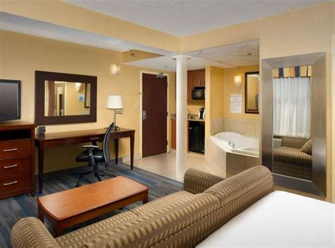 15 Washington DC Hotels with Hot Tub in Room or Jacuzzi