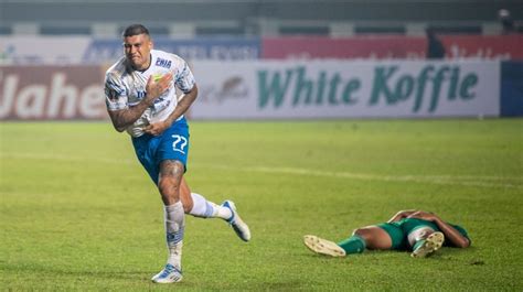 Sikat 3 1 Persebaya Persib Bandung Puncaki Klasemen Grup C