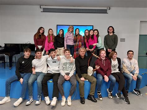 Gli Studenti Del Liceo Classico A Torlonia Di Avezzano Alla Giornata