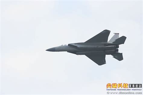 F 15鷹式戰鬥機，是美國麥道公司生產的全天候、高機動性戰鬥機。強大的發動機使其成為全球第一款可做垂直加速爬升的戰機，而且無須前後緣襟翼的