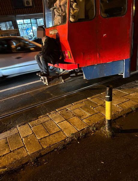 Sudarili Se Tramvaj I Automobil Na Tro Arini Telegraf Rs