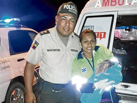 Mujer Da A Luz En Una Patrulla Que La Trasladaba Al Hospital El