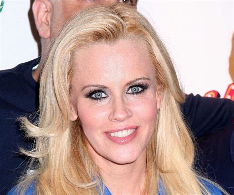 Jenny McCarthy Biography - Facts, Childhood, Family Life & Achievements