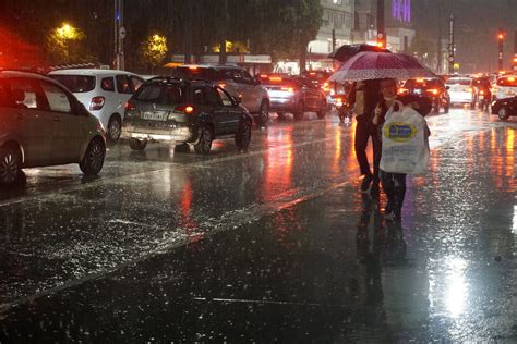 Frente Fria Traz Chuva E Queda De Temperatura Em S O Paulo