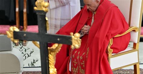 In 60 Mila A Piazza San Pietro Per La Messa Della Domenica Delle Palme