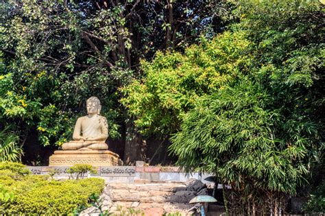 图片素材 雕像 植被 树 地标 植物学 花园 雕塑 纪念碑 厂 寺庙 古迹 植物园 灌木 古代历史 艺术