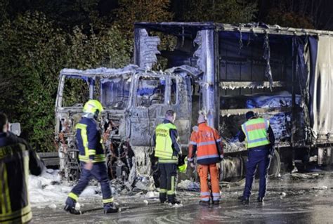 LKW brennt auf der A4 völlig aus