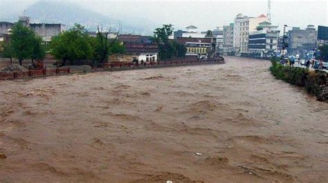 پنجاب،کے پی اور کشمیر میں شدید بارشیں، حادثات میں 17 افراد جاں بحق