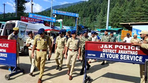 Amarnath Yatra Adgp Kashmir Reviews Security Arrangements At Nunwan