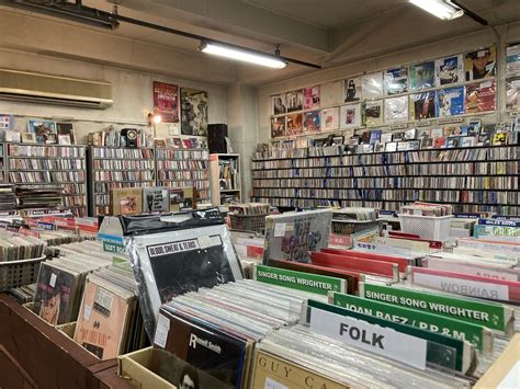 音楽好きに長年愛される昭和のレコード店国分寺珍屋 国分寺さんぽ