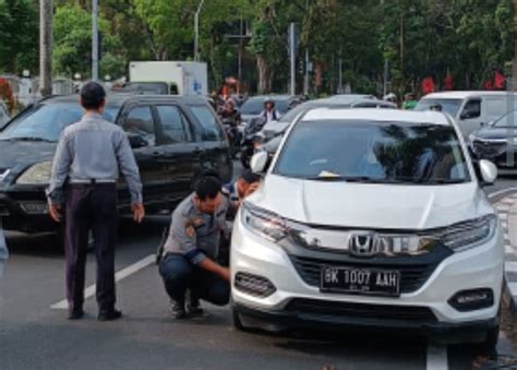 Parkir Di Kawasan Terlarang Dishub Medan Tertibkan Kendaraan Roda 4 Di