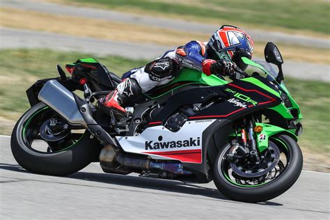 2021 Kawasaki Ninja Zx 10r Review 17 Fast Facts From The Track