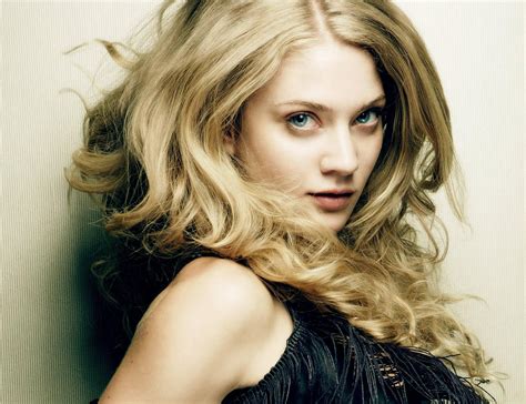 Winter Ave Zoli : r/gentlemanboners