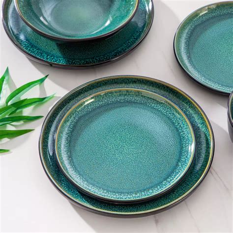 Playa 24-Piece Glossy Stoneware Dinnerware Set | vancasso