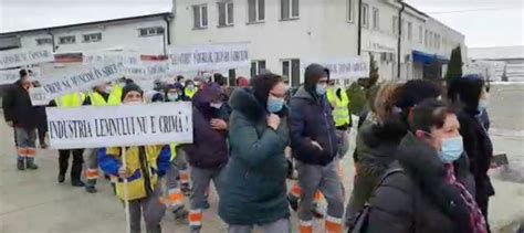 Protest La Siret N Urma Nchiderii Fabricii De Panouri Din Lemn Masiv