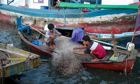 Kemiskinan Dan Strategi Bertahan Hidup Nelayan Di Pesisir Jakarta