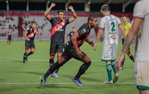 Atlético joga bem e vence o Morrinhos